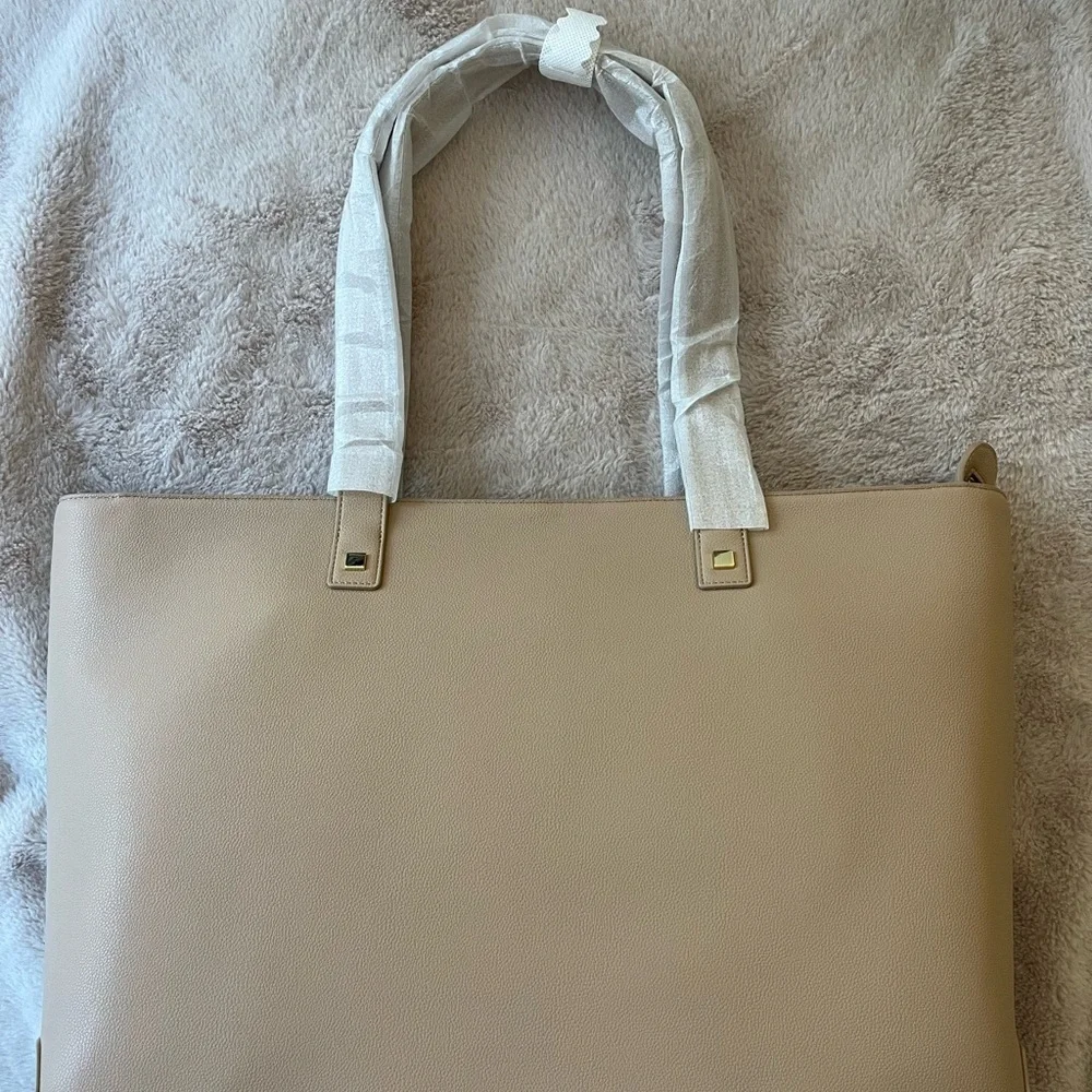 NWT Modern Picnic The Tote Cream